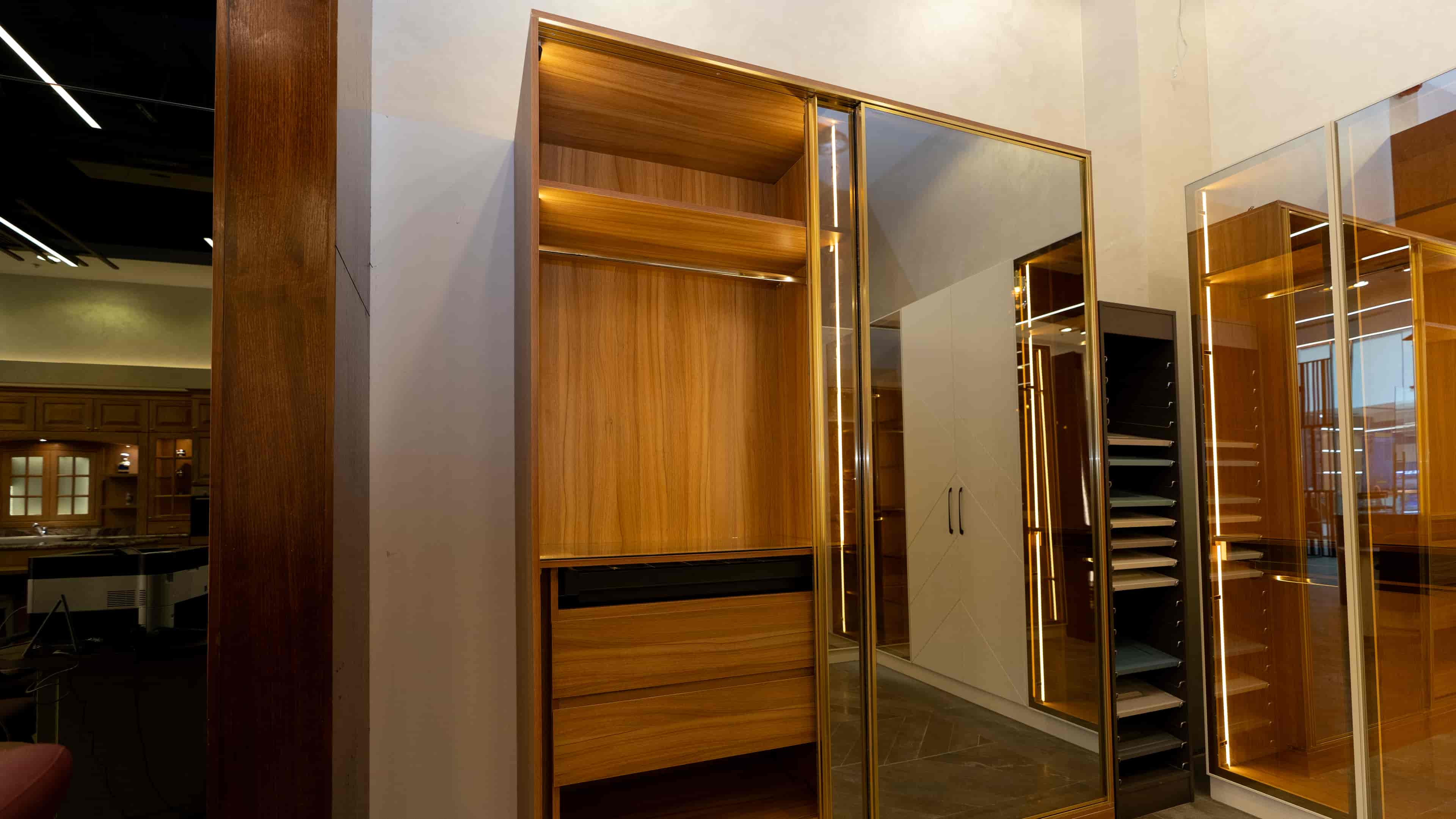 Furniture & Dressings