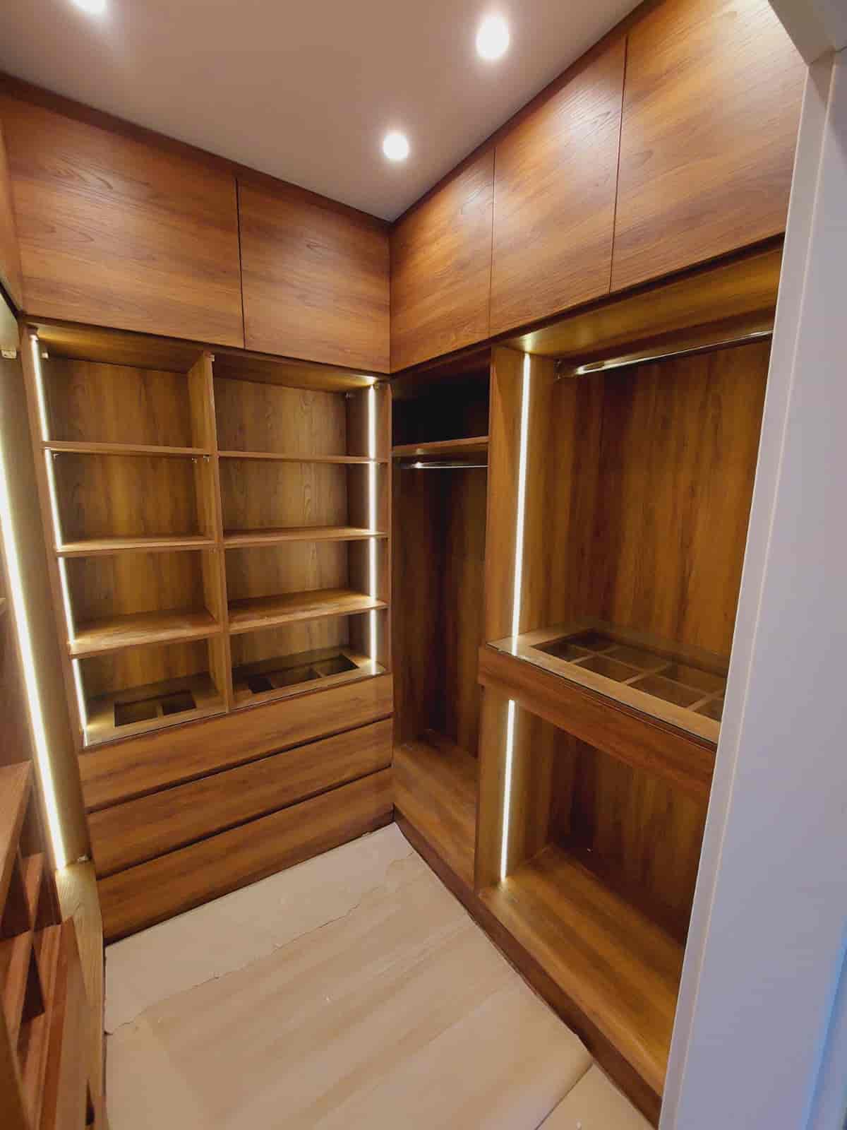 Furniture & Dressings